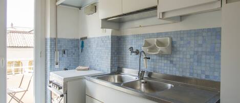 Apartment, 1 Schlafzimmer | Eigene Küche | Großer Kühlschrank, Herdplatte, Geschirrspüler, Wasserkocher