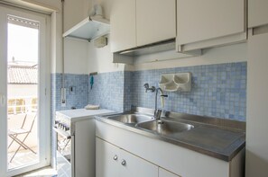 Apartment, 1 Schlafzimmer | Eigene Küche | Großer Kühlschrank, Herdplatte, Geschirrspüler, Wasserkocher