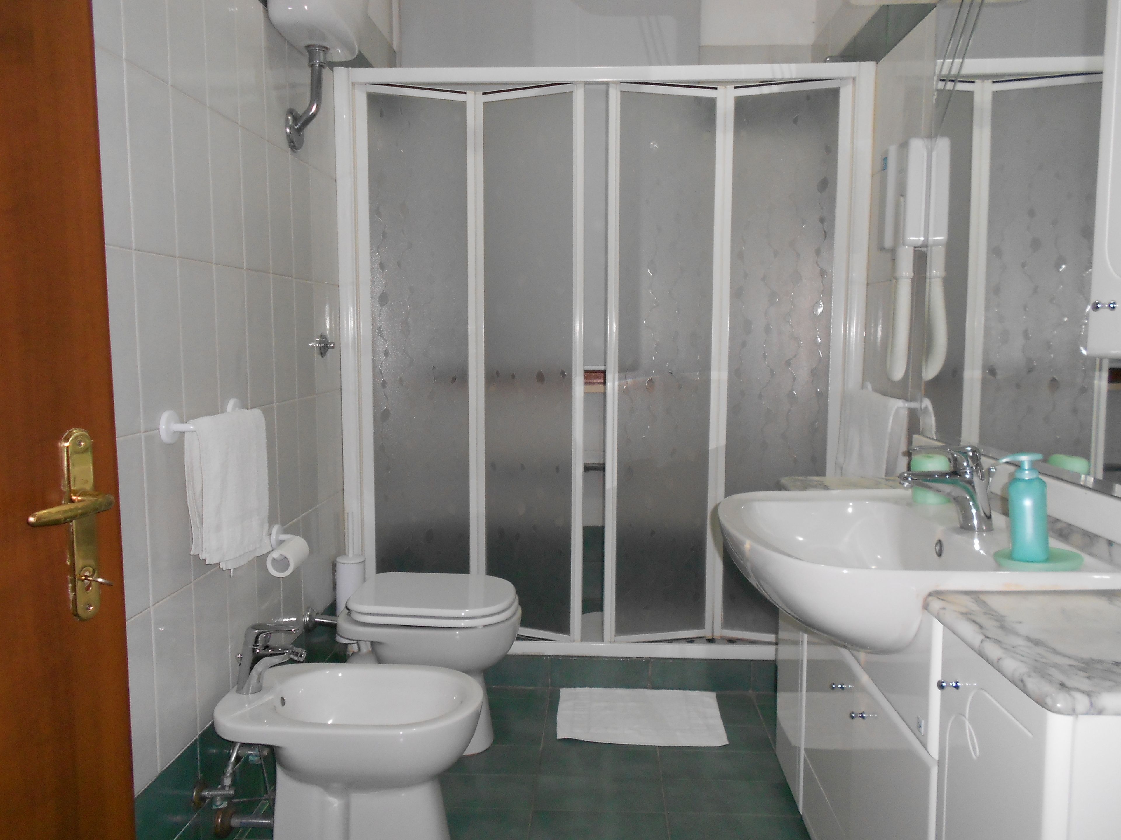 Standard Double Room | Bathroom