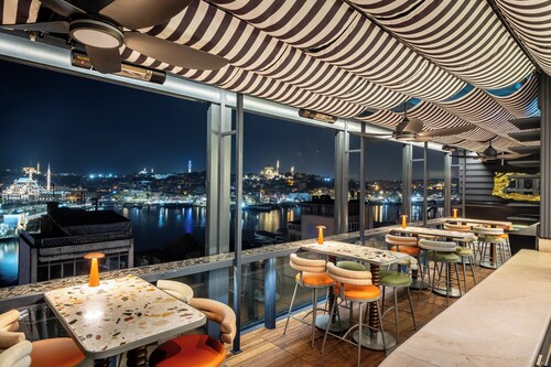 Momento Golden Horn Hotel