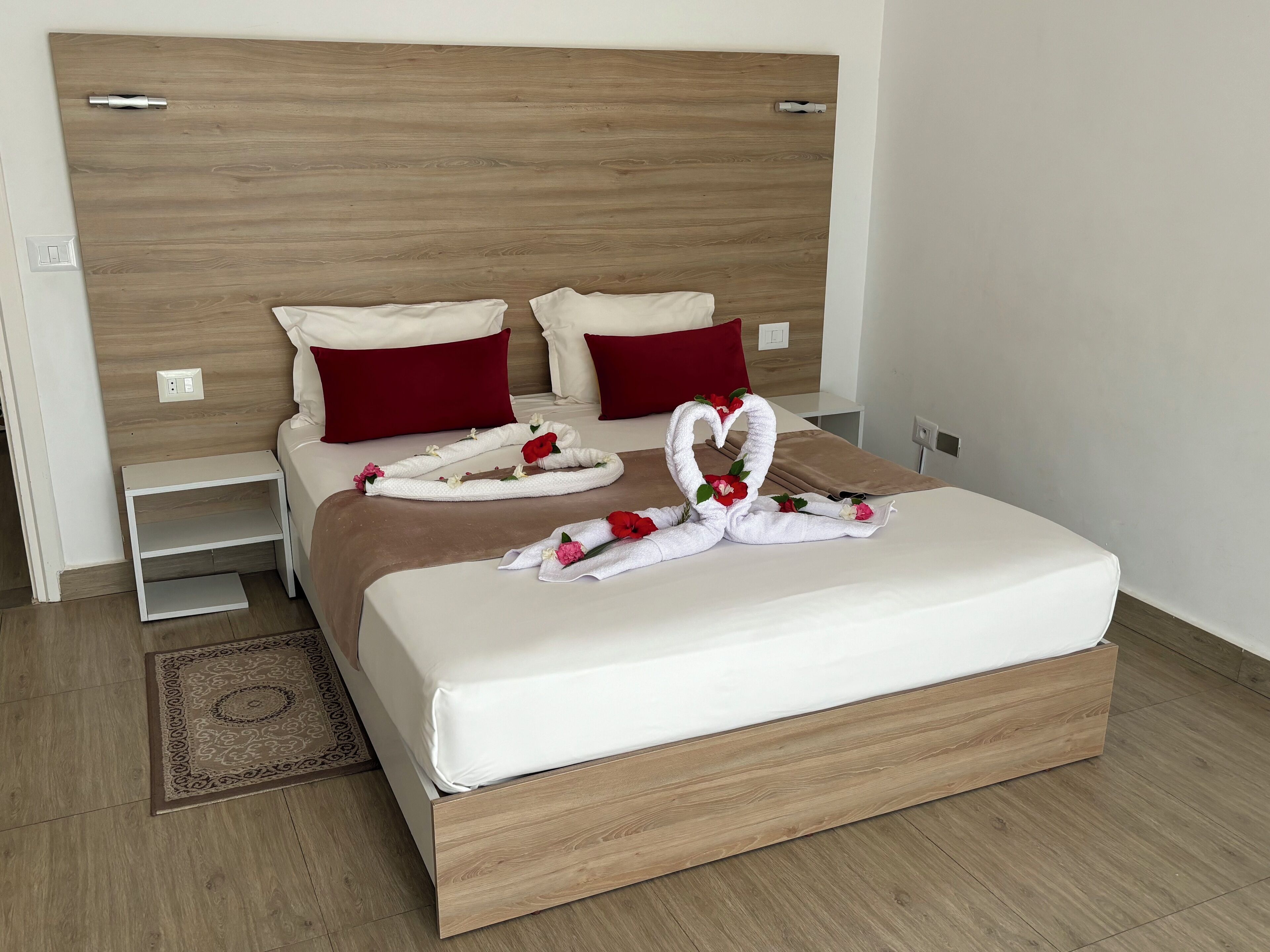 迷你吧、遮光窗帘、熨斗/熨板、免费 WiFi