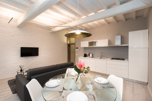 Deluxe Apartment, 1 Bedroom (Location: Via Dei Castellani 10) | Private kitchen - Castellani Suites (Florence)