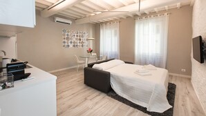 Deluxe Apartment, 1 Bedroom (Location: Via Dei Castellani 10) | Living area - Castellani Suites (Florence)