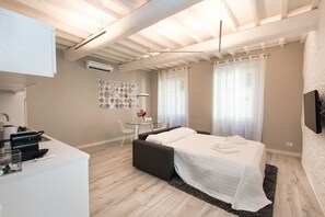 Deluxe Apartment, 1 Bedroom (Location: Via Dei Castellani 10) | Living area - Castellani Suites (Florence)