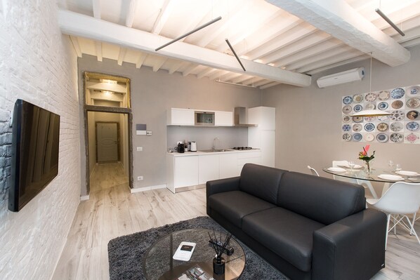 Deluxe-Apartment, 1 Schlafzimmer (Location: Via Dei Castellani 10) | Wohnbereich