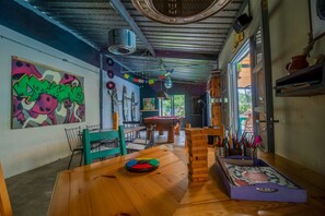 Bar (on property) - Mundaka Hostel y Bar - Adults Only (Punta del Este)