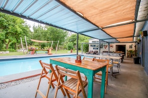 Poolside bar - Mundaka Hostel y Bar - Adults Only (Punta del Este)