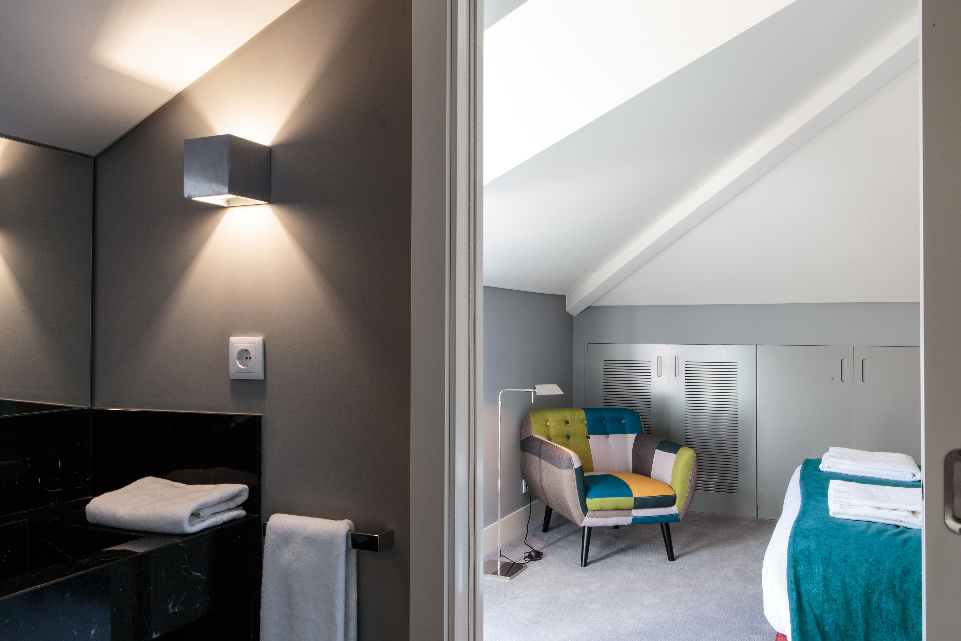 gallery suite, terrace | bathroom | shower, free toiletries, hair dryer, towels