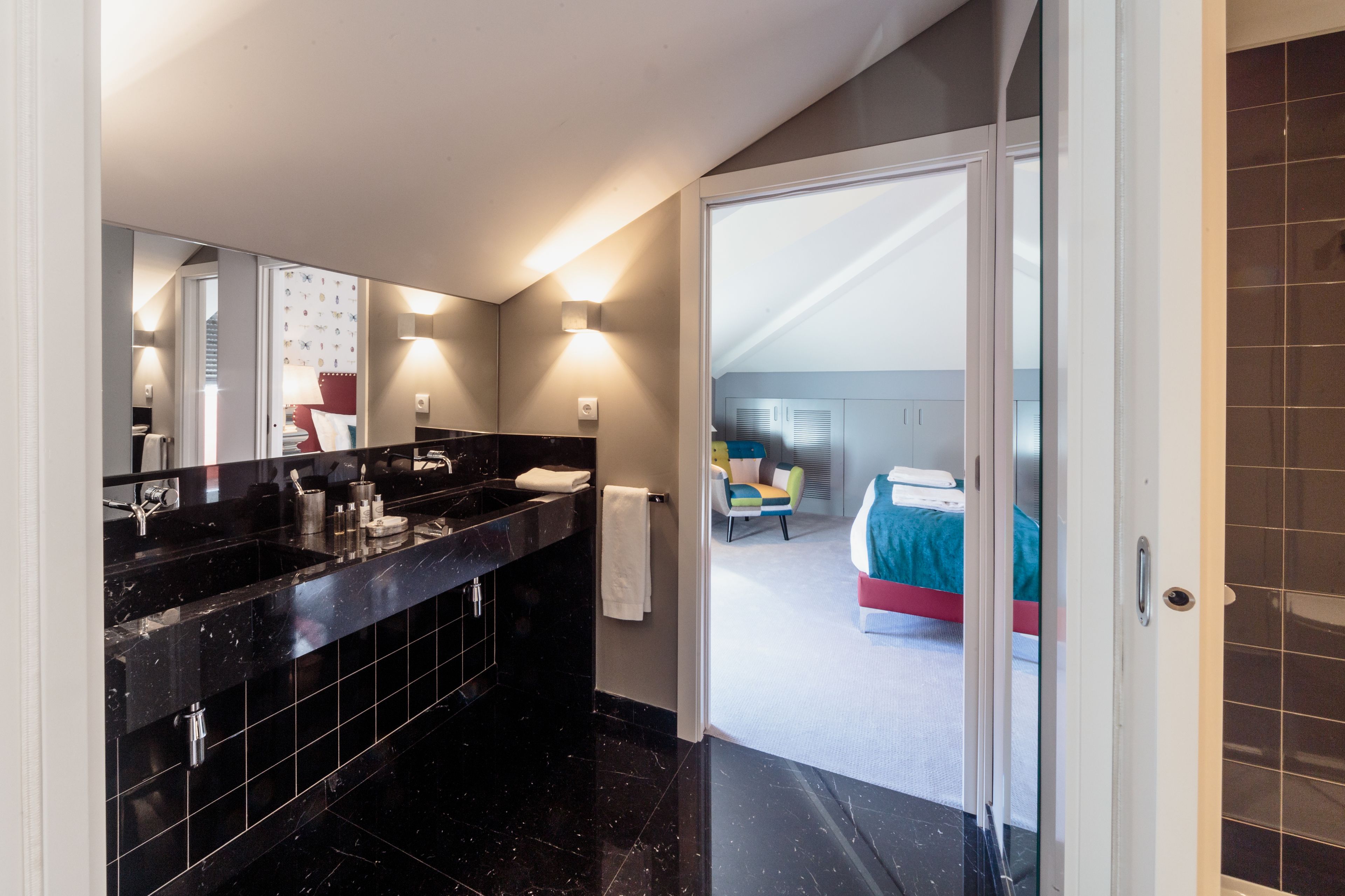 gallery suite, terrace | bathroom | shower, free toiletries, hair dryer, towels