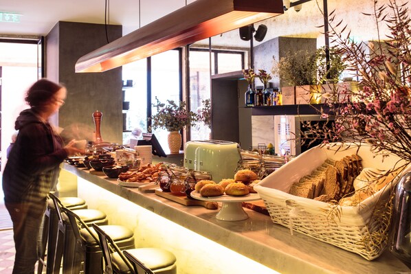 Free daily buffet breakfast - Dear Lisbon - Gallery House (Lisbon)