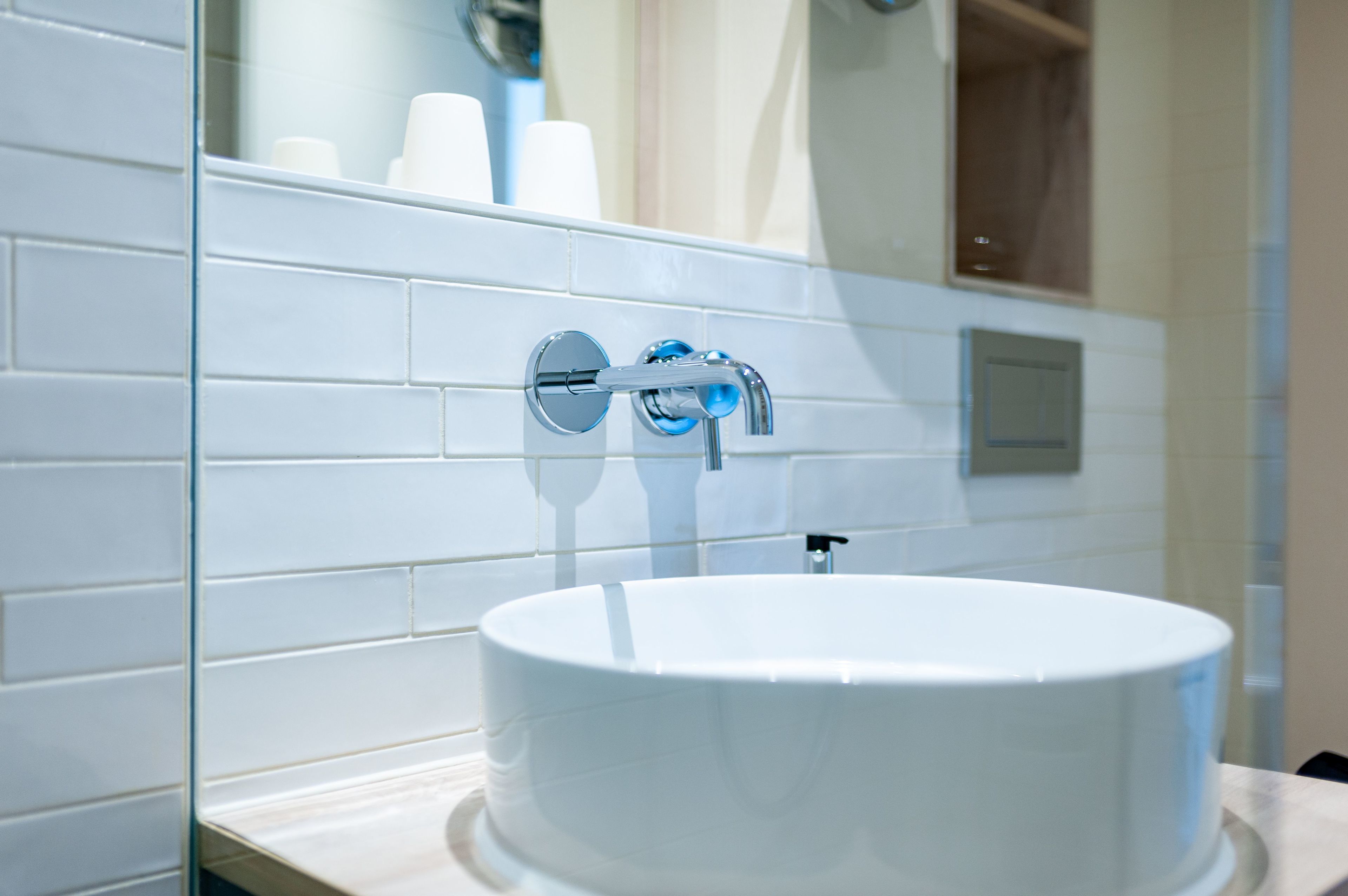 executive room, balcony, ocean view (meerzeit) | bathroom | shower, hair dryer, bathrobes, slippers