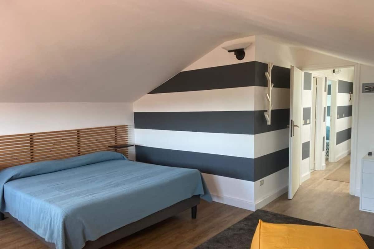 Familie penthouse, 2 slaapkamers, niet-roken, uitzicht op rivier | Een minibar, een kluis op de kamer, gratis wifi, beddengoed