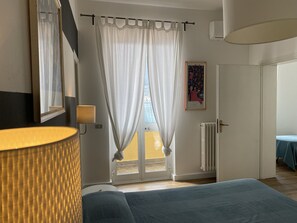 Deluxe Triple Room, 2 Bedrooms, Sea View | Minibar, in-room safe, free WiFi, bed sheets - Maison del Magra (Ameglia)