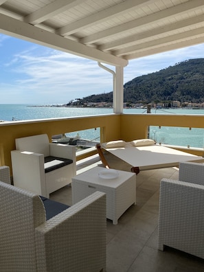 Superior Studio Suite, Sea View | Terrace/patio