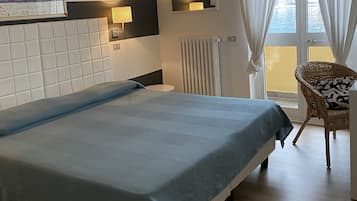 Panorámás szoba, kilátással a tengerre | Minibár, széf a szobában, ingyenes wifi és ágynemű