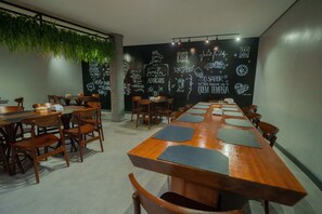 مطعم
