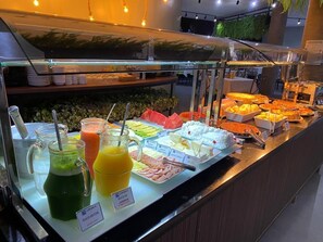Petit déjeuner buffet compris en semaine