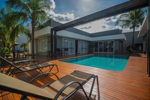 Outdoor pool, pool loungers