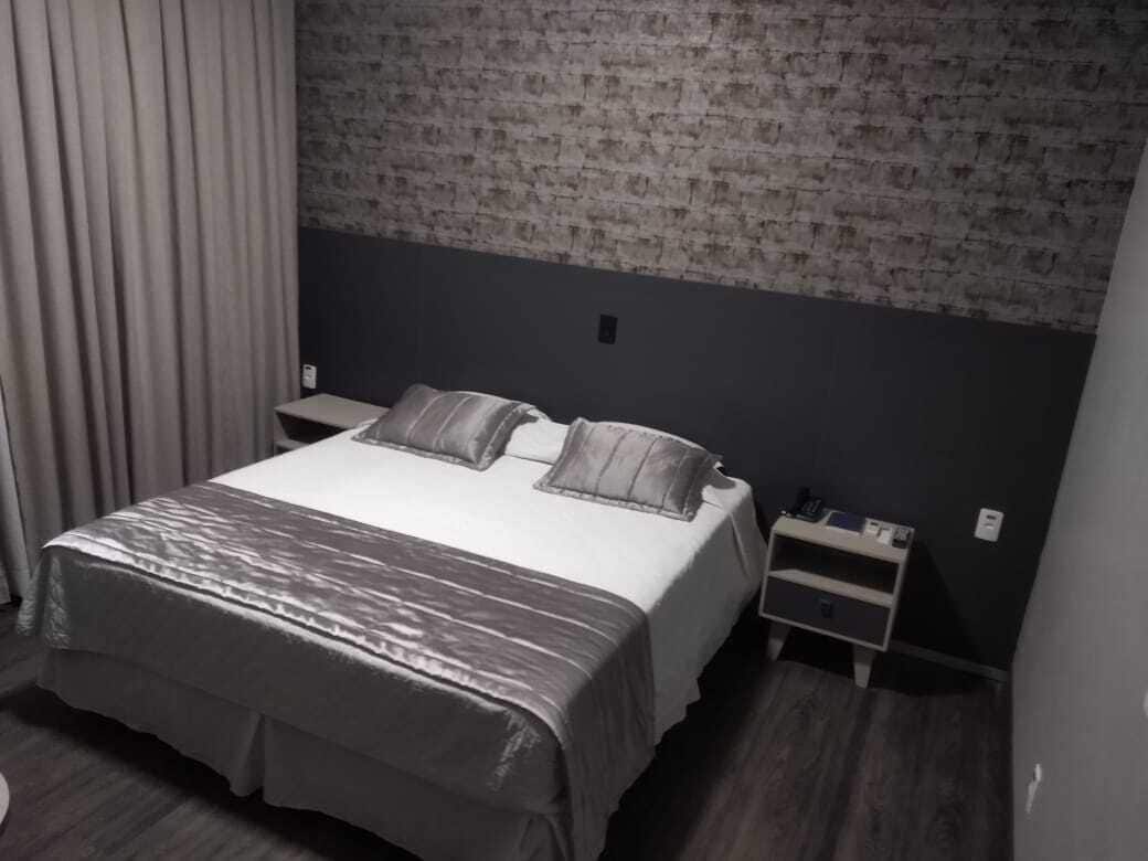 deluxe room, 1 queen bed | minibar, desk, blackout curtains, iron/ironing board