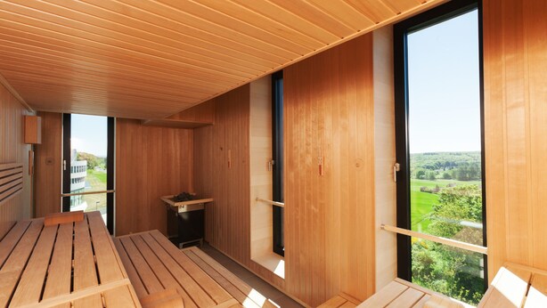 A wooden interior with a view of a green landscape. - Ernst Leitz Hotel Wetzlar (Wetzlar)