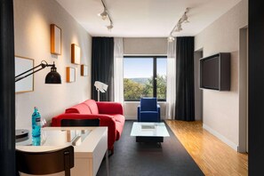 In-room safe, desk, laptop workspace, soundproofing - Ernst Leitz Hotel Wetzlar (Wetzlar)