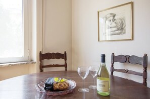 Apartment, 2 Bedrooms | In-room dining - Monginevra Old Fashioned House (Rome)