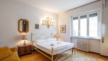 2 bedrooms, iron/ironing board, free WiFi