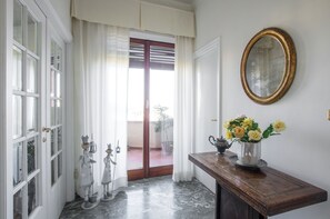 Panoramic Apartment, 3 Bedrooms, City View | Room amenity