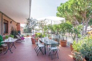 Appartement Panoramique, 3 chambres, vue ville | Terrasse/Patio
