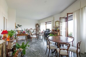 Panoramic Apartment, 3 Bedrooms, City View | In-room dining - Piccolomini Luxury Terrace (Rome)