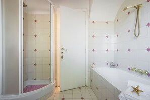 Panoramic Apartment, 3 Bedrooms, City View | Bathroom | Shower, towels - Piccolomini Luxury Terrace (Rome)