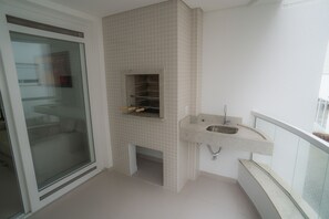 Apartamento, 2 quartos | Sacada