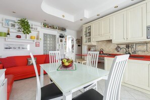 Apartment, 1 Schlafzimmer | Essbereich im Zimmer