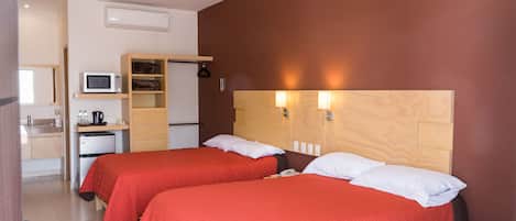 Hypo-allergenic bedding, desk, iron/ironing board, free WiFi