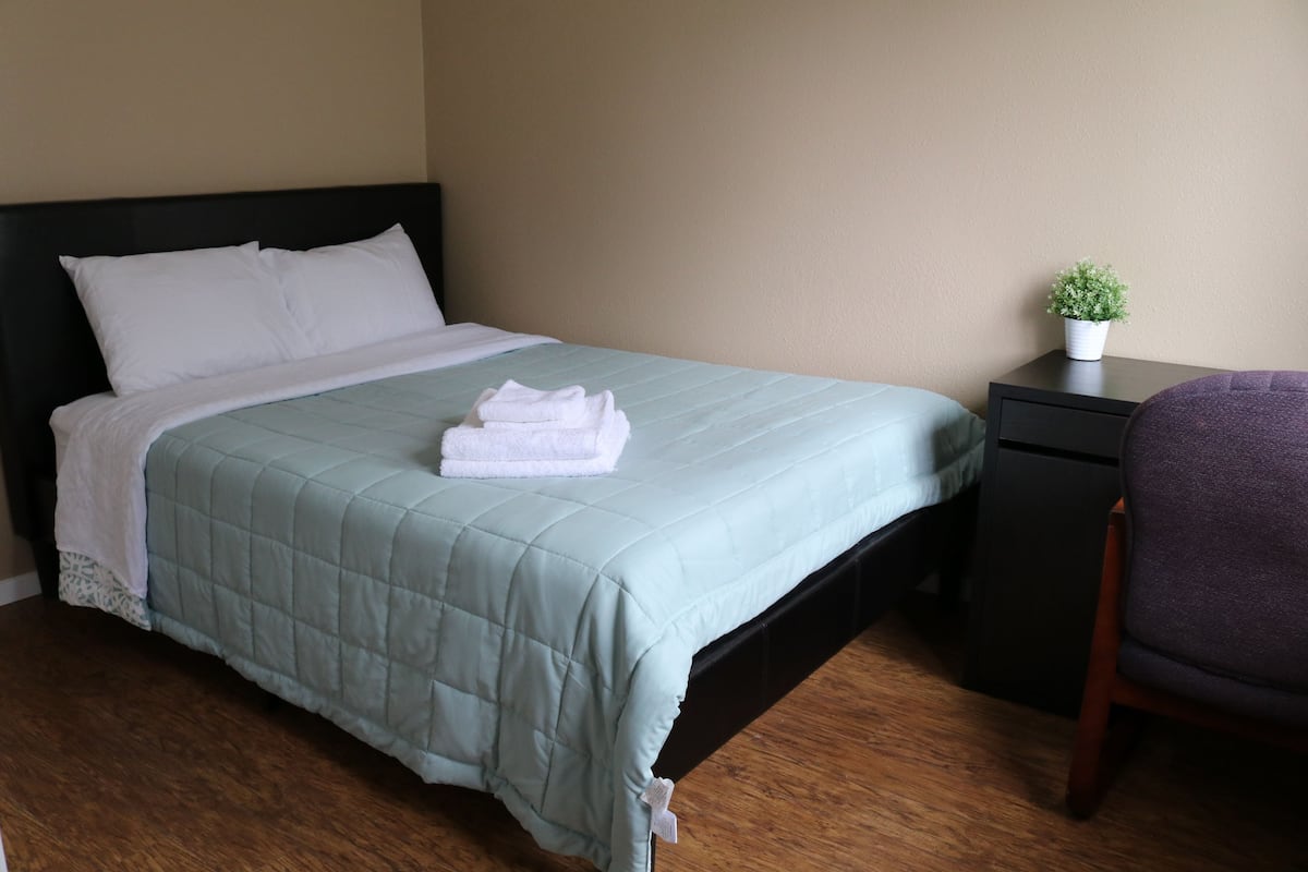 Executive Double Room, 1 Queen Bed, Ensuite, Ground Floor (bathroom outside of room) | Desk, free WiFi, bed sheets