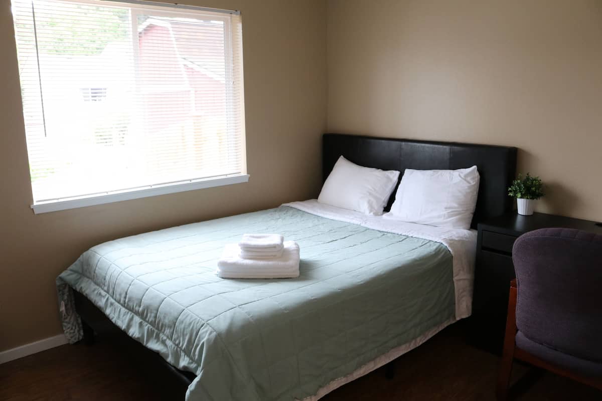 Classic Double Room, 1 Queen Bed, Shared Bathroom, Ground Floor | Desk, free WiFi, bed sheets