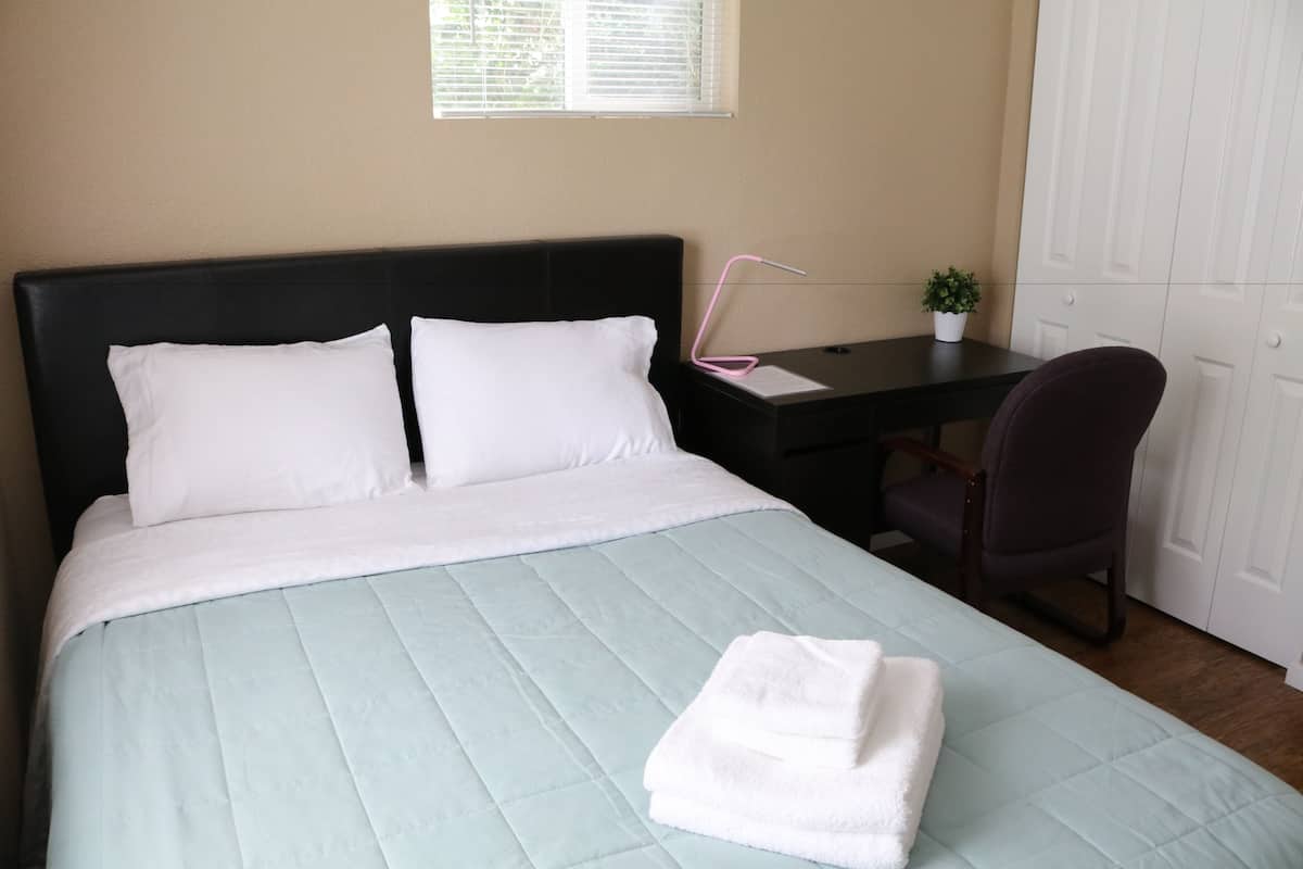 Basic Double Room, 1 Queen Bed, Shared Bathroom, Ground Floor | Desk, free WiFi, bed sheets