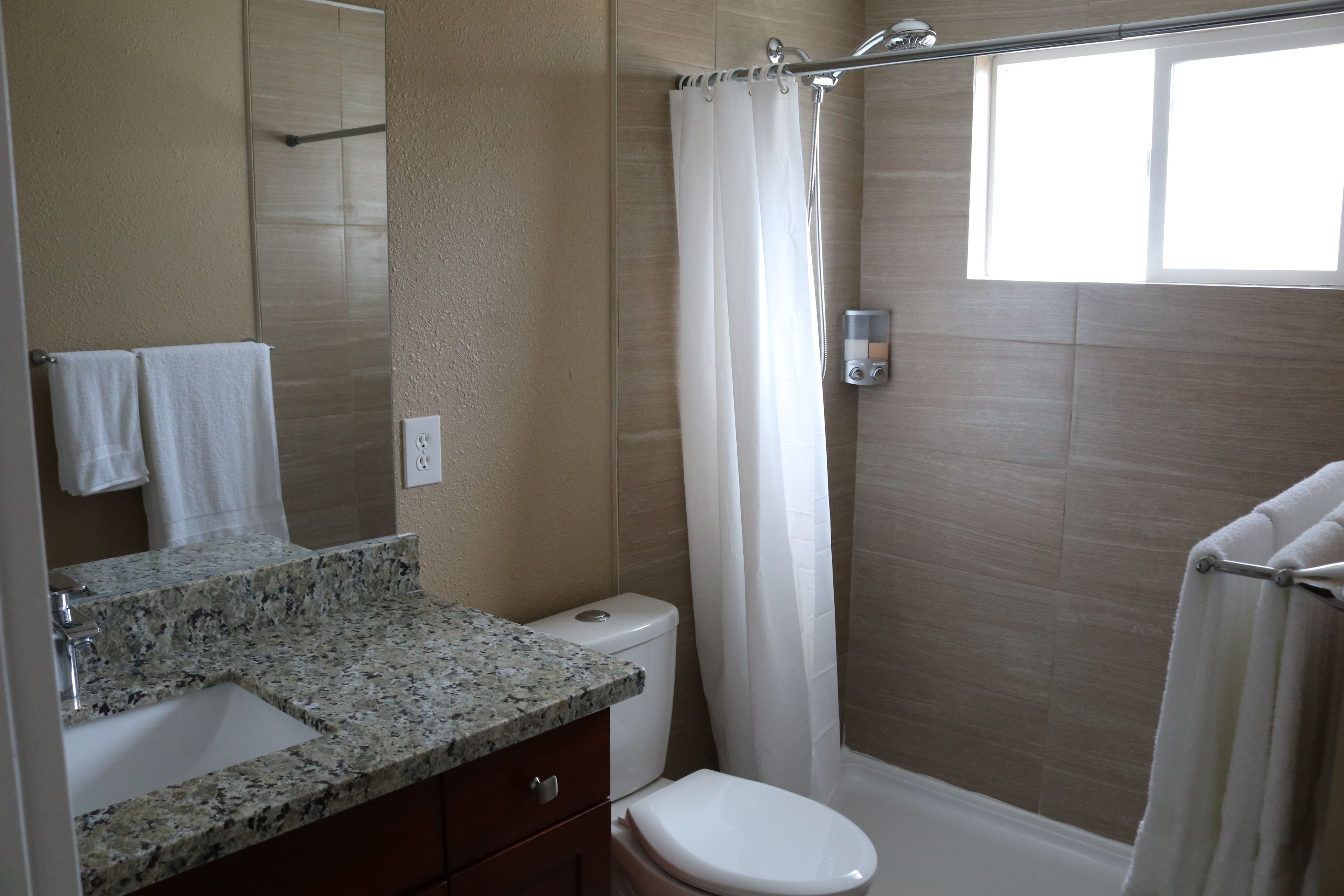 Photo - Quiet, clean and comfortable room