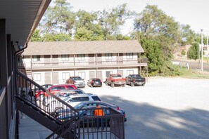 Property grounds - Cottonwood Inn (Phillipsburg)