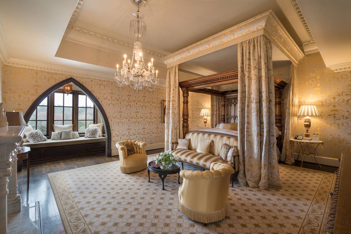 Queen Elizabeth | Laptop workspace, iron/ironing board (on request), free WiFi