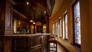 2 bars/lounges - Dover Hall (Manakin-Sabot)