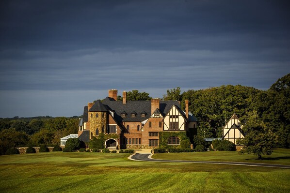 Front of property - Dover Hall (Manakin-Sabot)