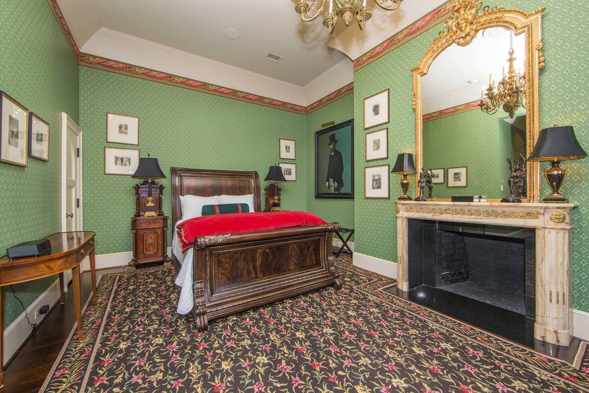 King William | Laptop workspace, iron/ironing board (on request), free WiFi