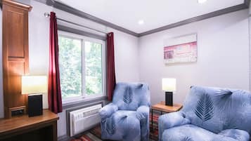 Suite, 1 King Bed, Non Smoking (Jacuzzi Tub)