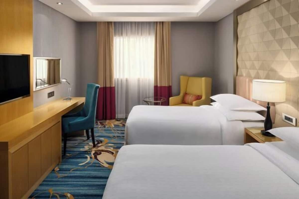 1 bedroom, pillowtop beds, minibar, in-room safe