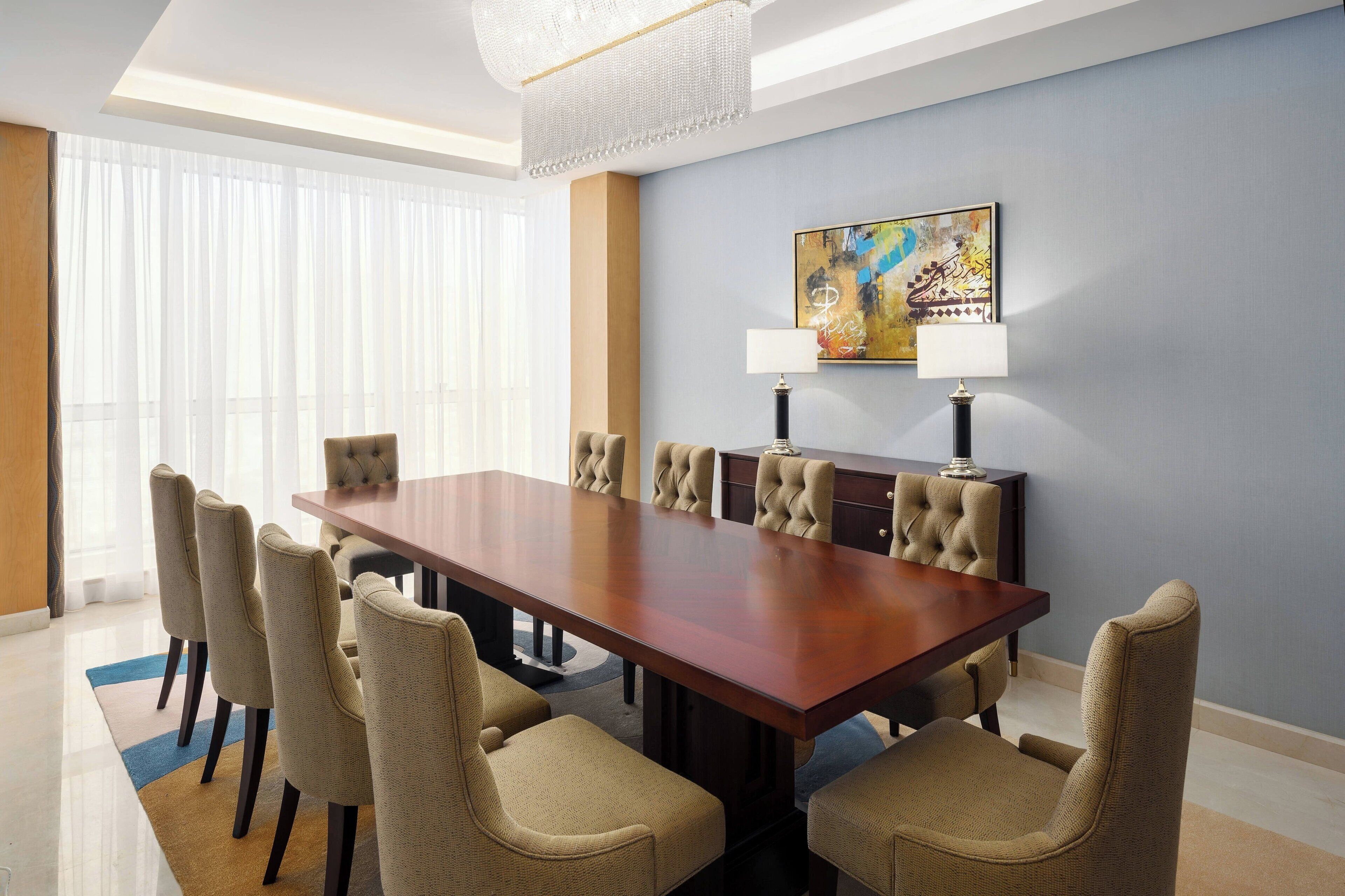 Surmatelas, minibar, coffres-forts dans les chambres