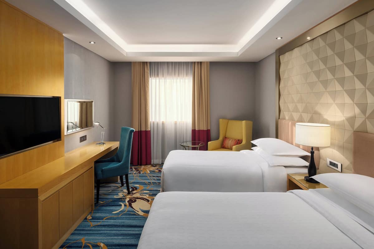 Surmatelas, minibar, coffres-forts dans les chambres