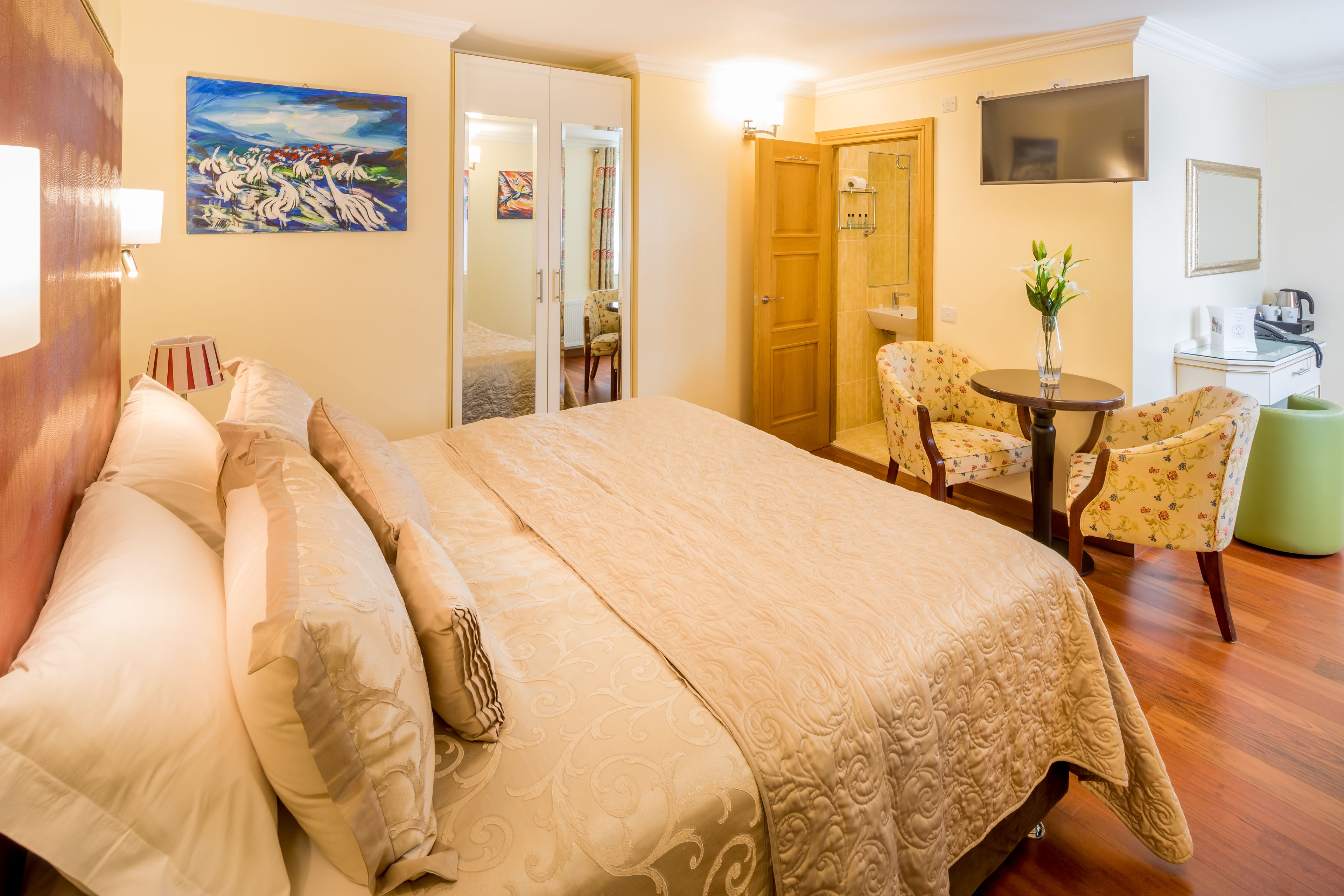 Suite (The Icon) | Caja fuerte, tabla de planchar con plancha, wifi gratis