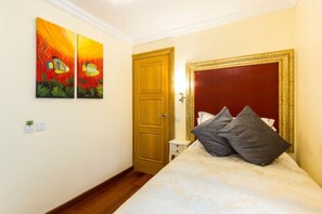Quarto solteiro | Cofres nos quartos, ferros/tábuas de passar roupa, Wi-Fi de cortesia
