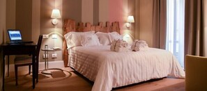 ملاءات من القطن المصري وأغطية فراش متميزة وألحفة محشوة بالريش